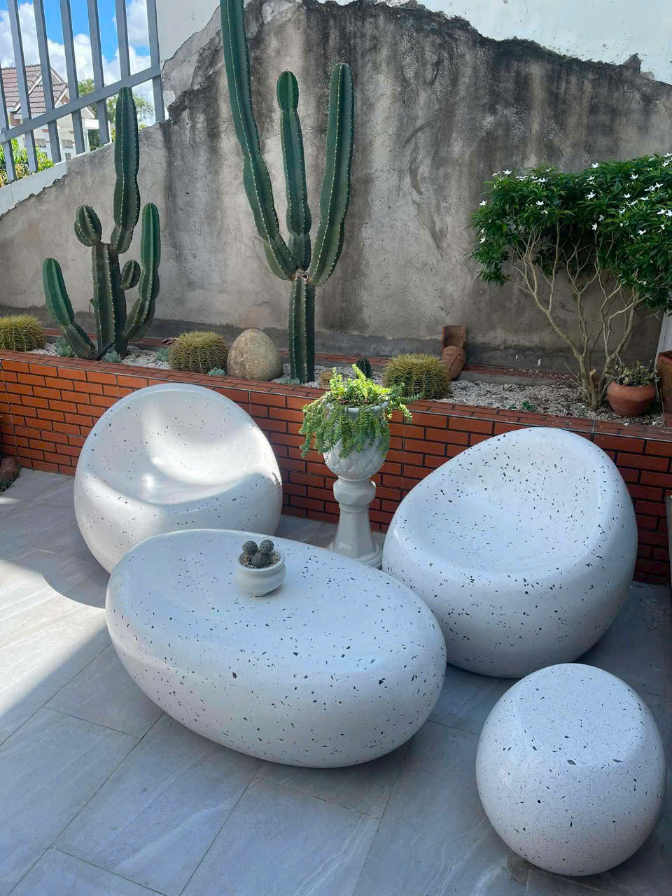 Bộ Bàn Ghế Bê Tông Đá Mài Terrazzo Dạng Sỏi – Xưởng Sản Xuất Giá Tốt TPHCM